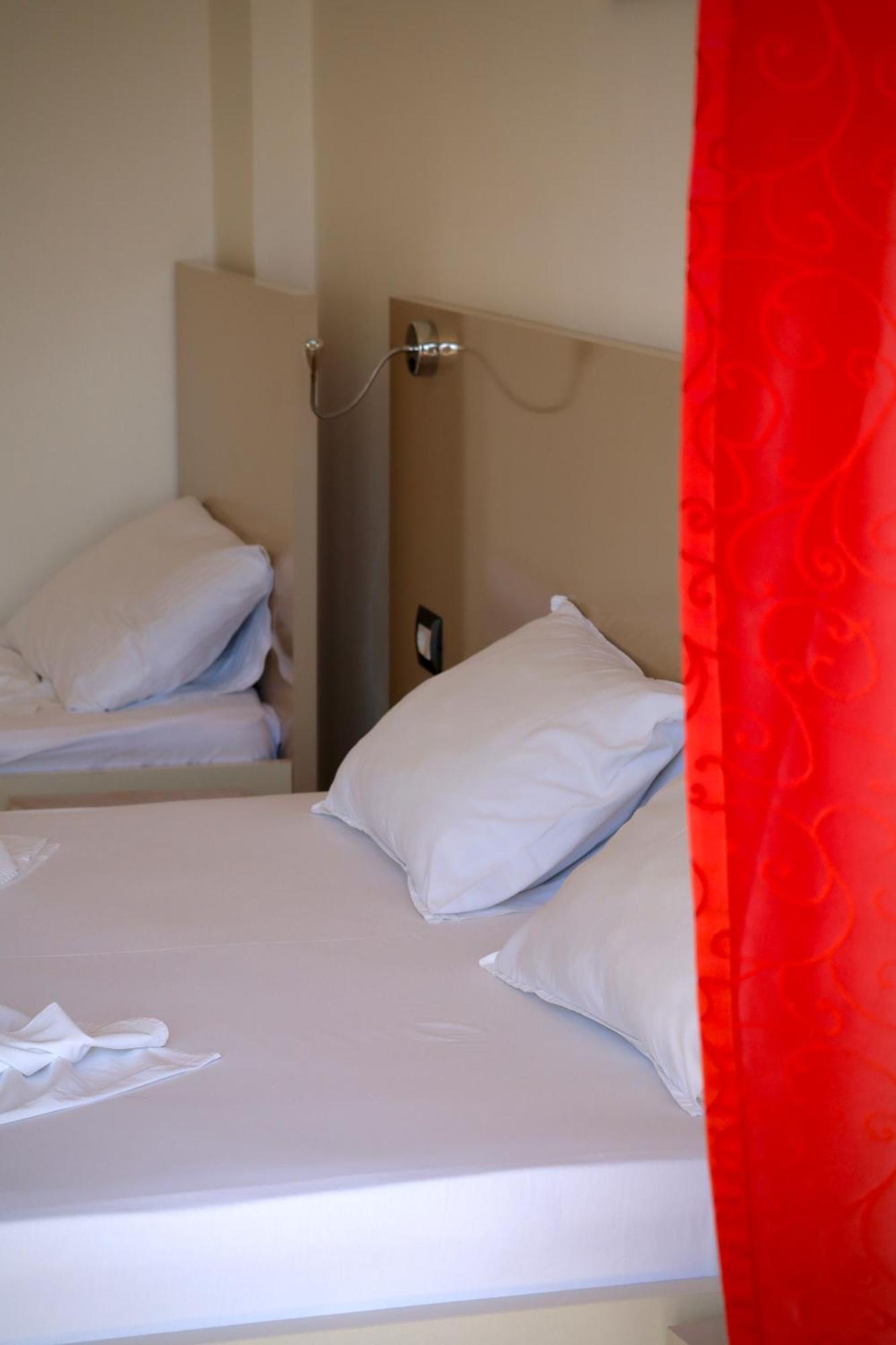 Mucobega Hotel Sarande Ngoại thất bức ảnh