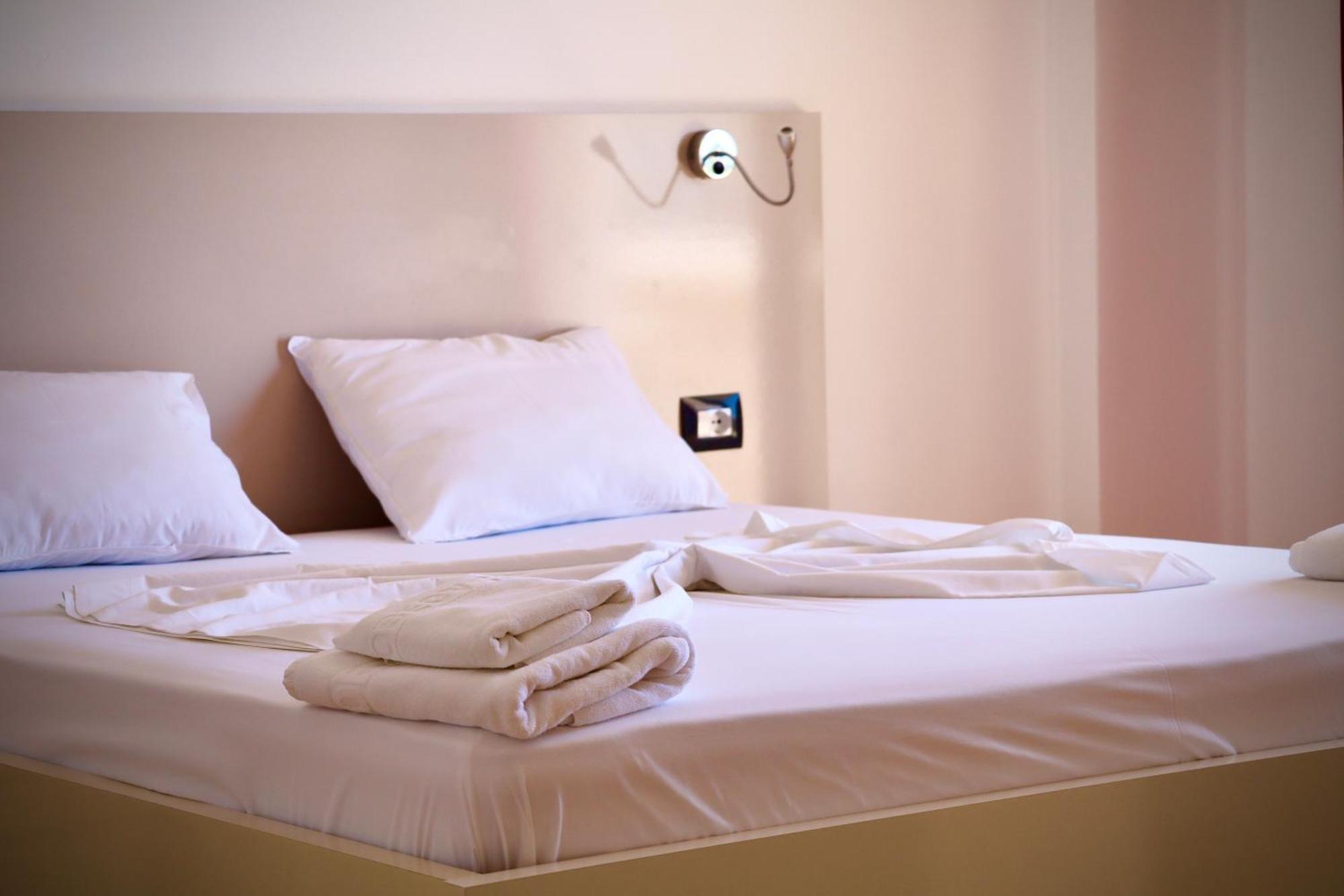 Mucobega Hotel Sarande Ngoại thất bức ảnh